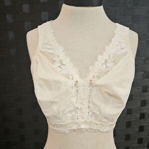 Breezies Lace Trim Cream Soft Support Wireless Bra Size 1X